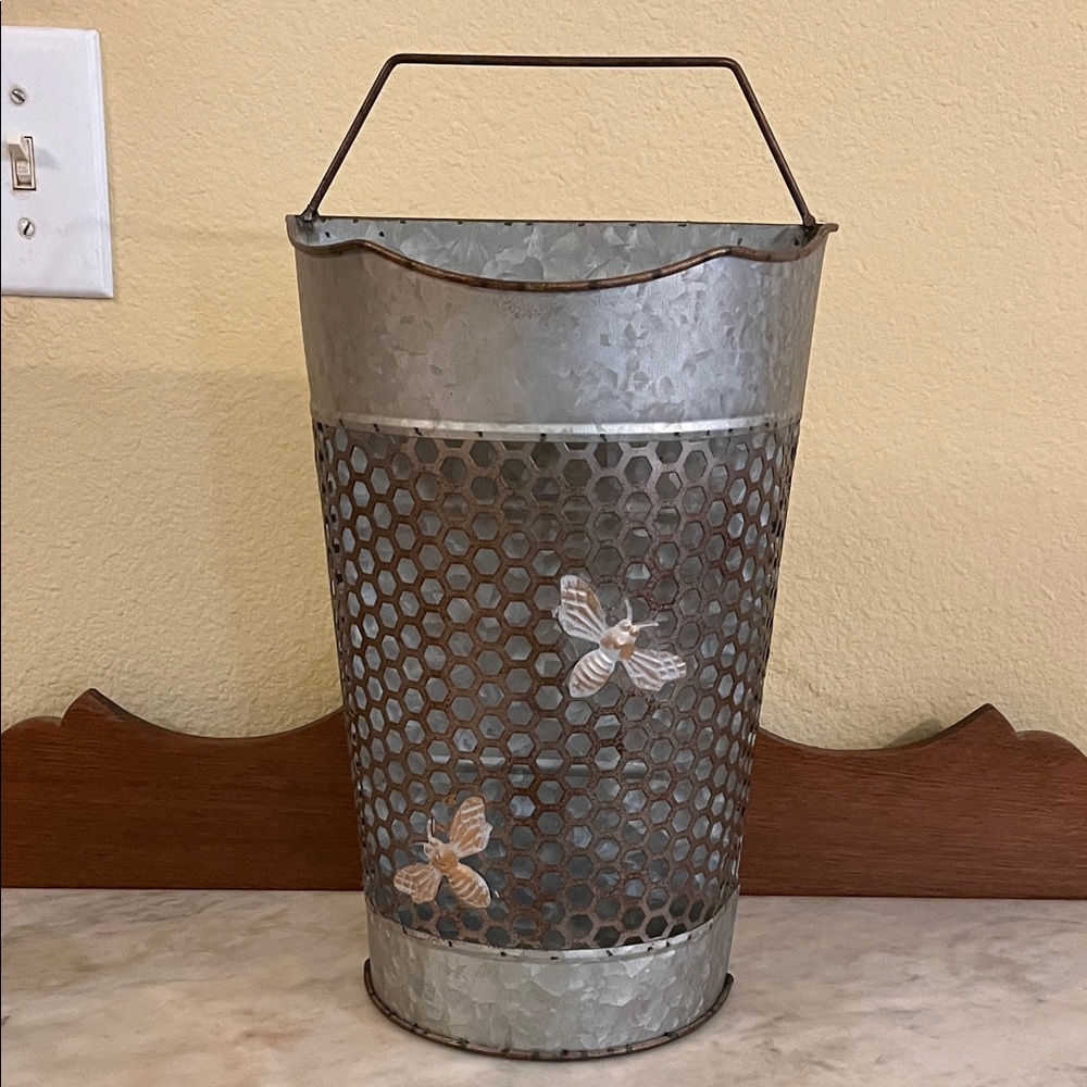Rustic Metal Wall Basket with Bumblebee 🐝 Accents